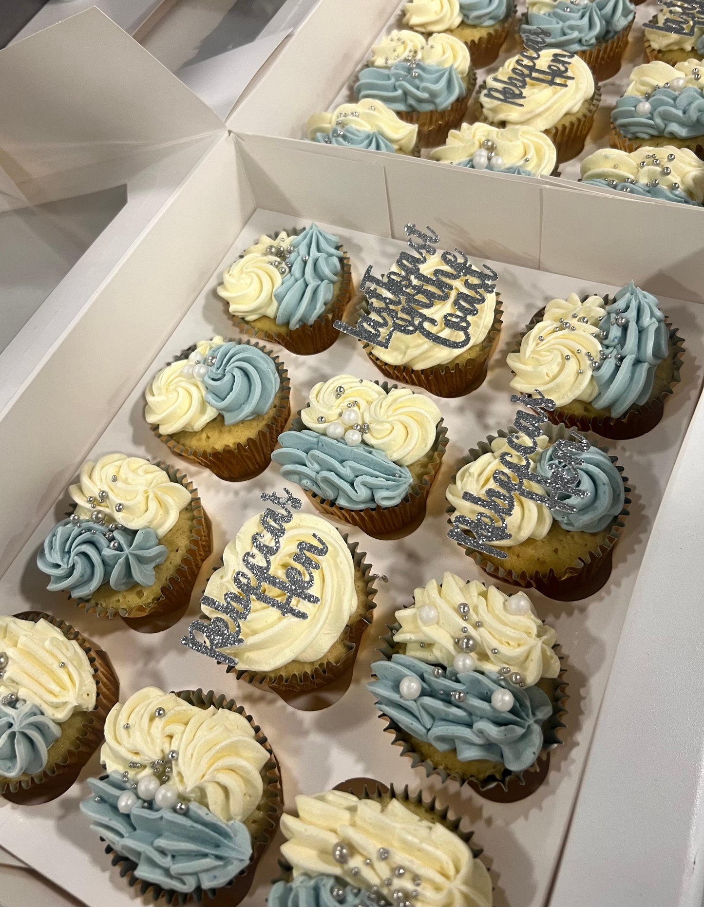 12 Personalised Cupcakes