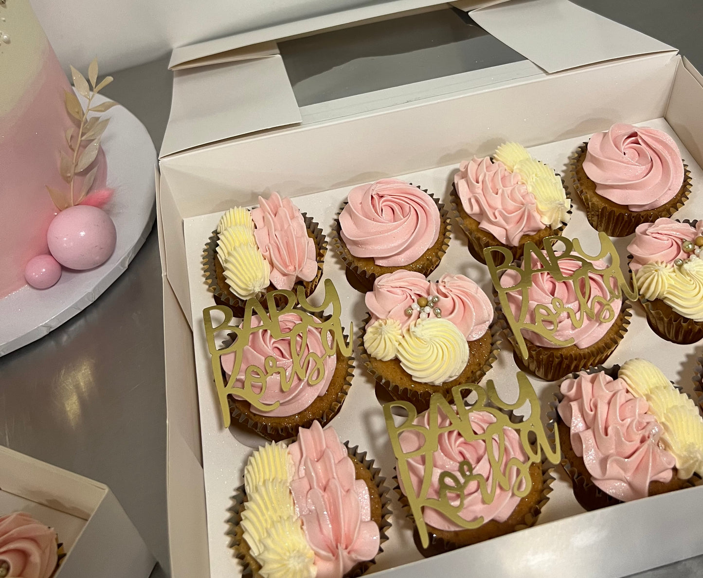12 Personalised Cupcakes