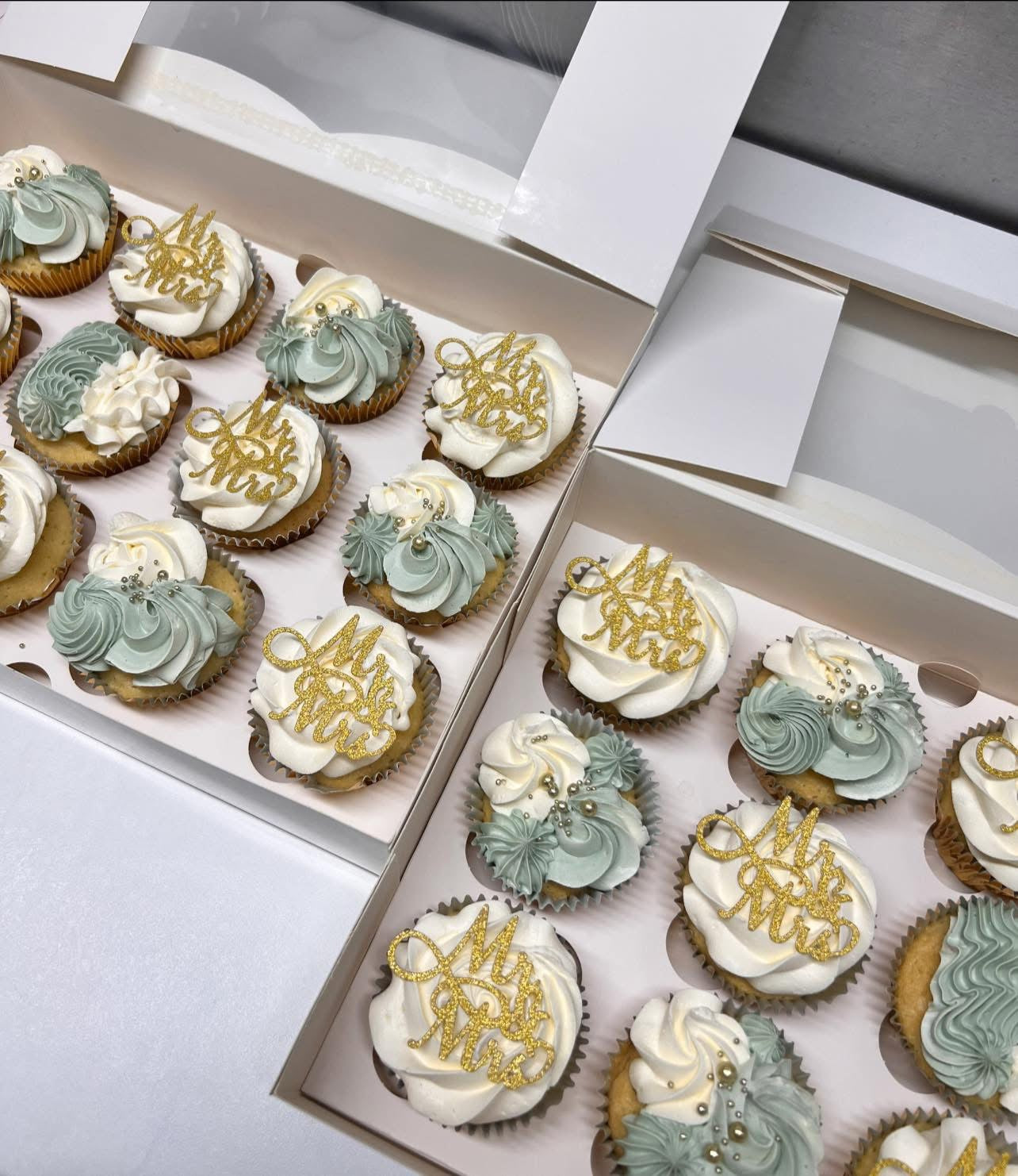 12 Personalised Cupcakes