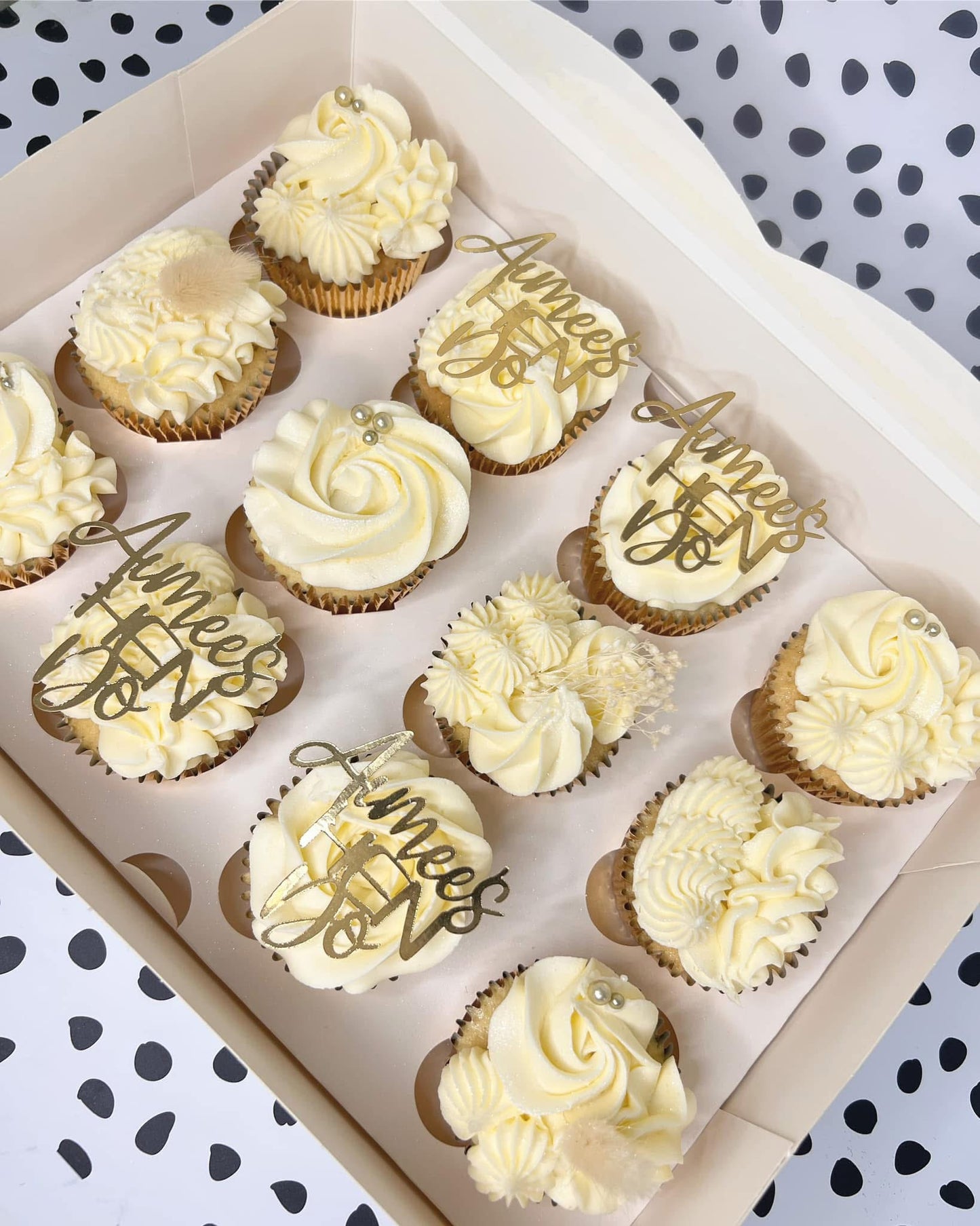12 Personalised Cupcakes