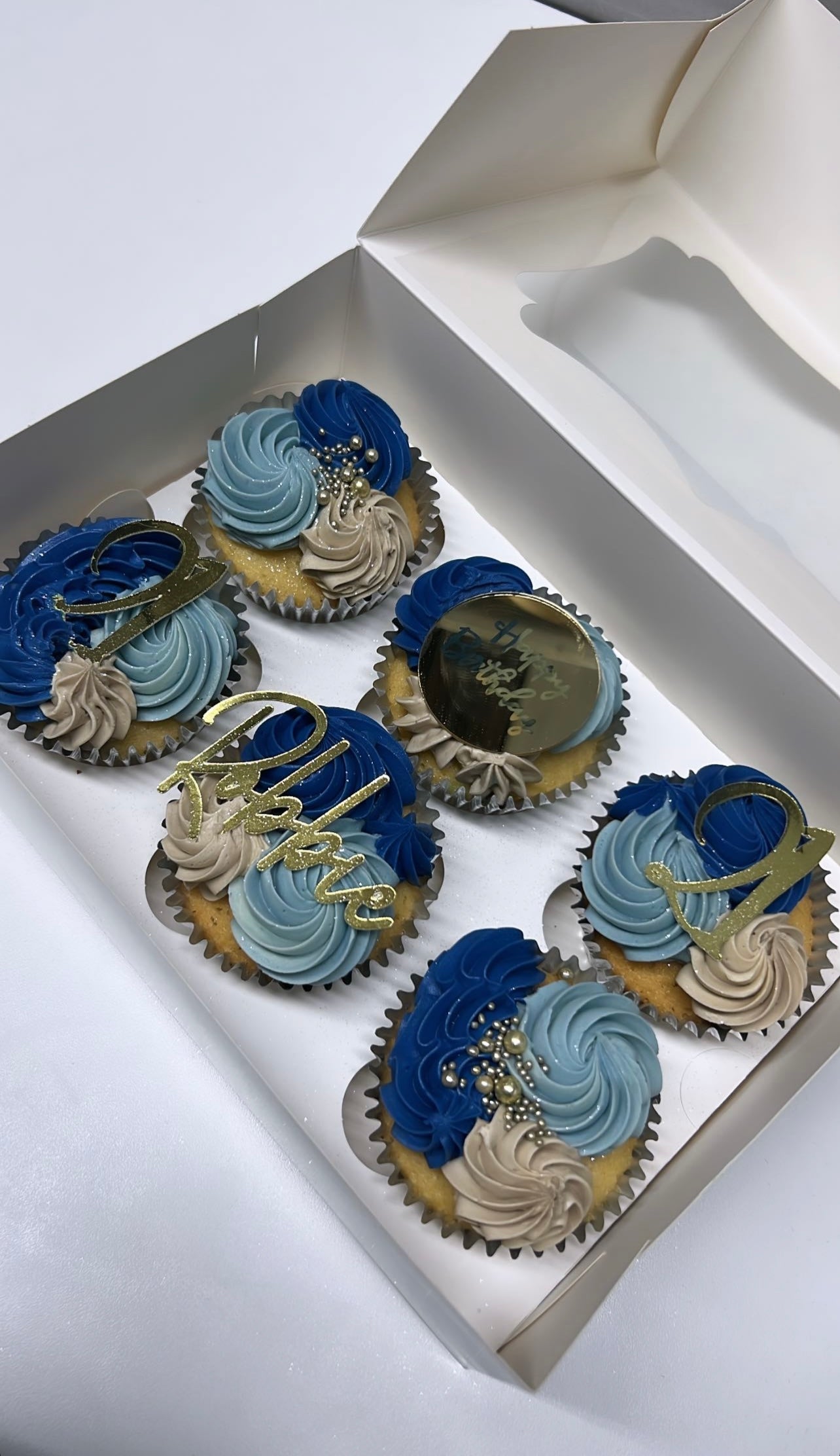 6 Personalised Cupcakes