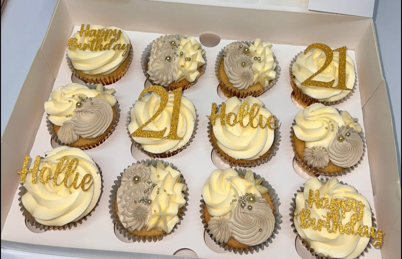 12 Personalised Cupcakes