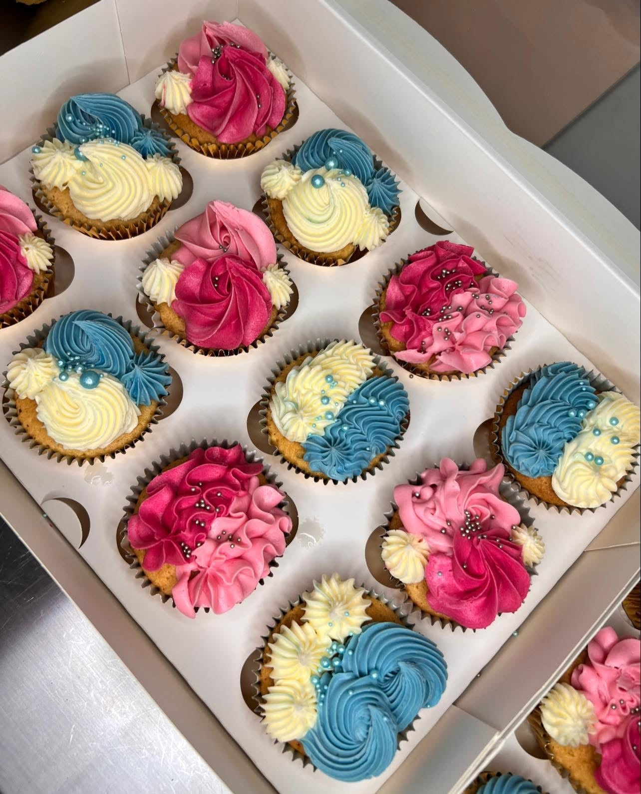 12 Personalised Cupcakes