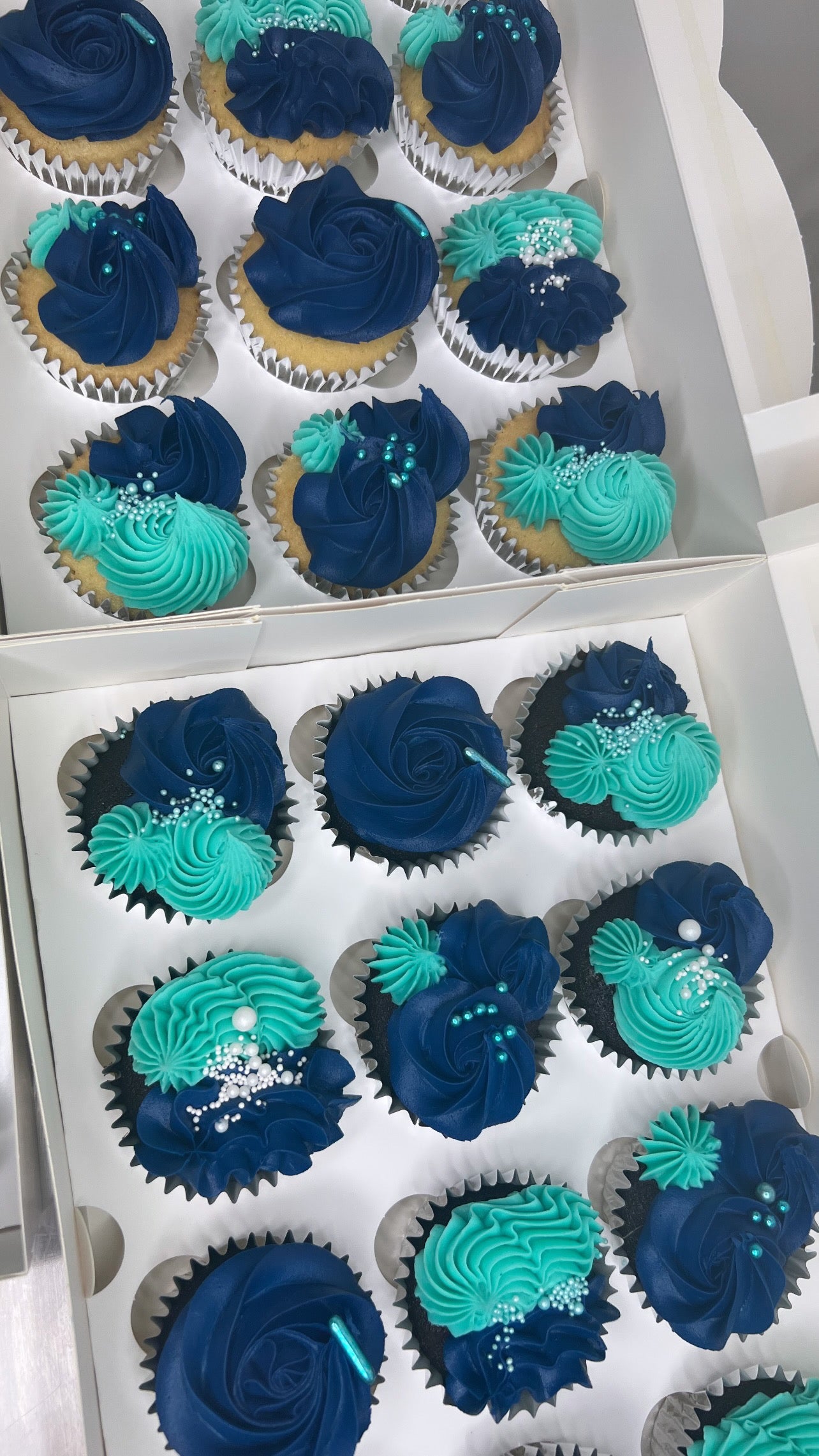 12 Personalised Cupcakes
