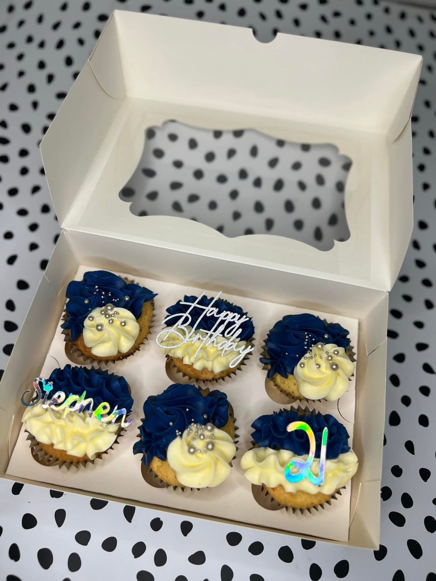 6 Personalised Cupcakes