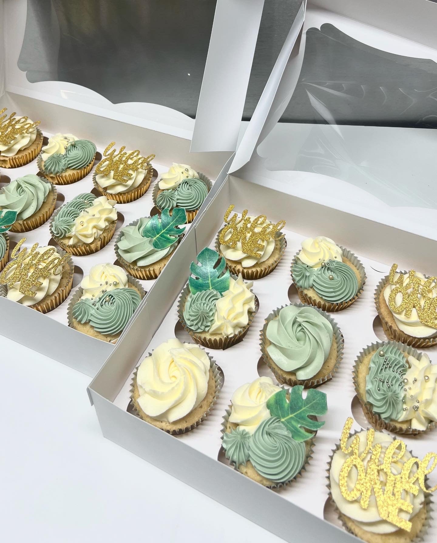 12 Personalised Cupcakes