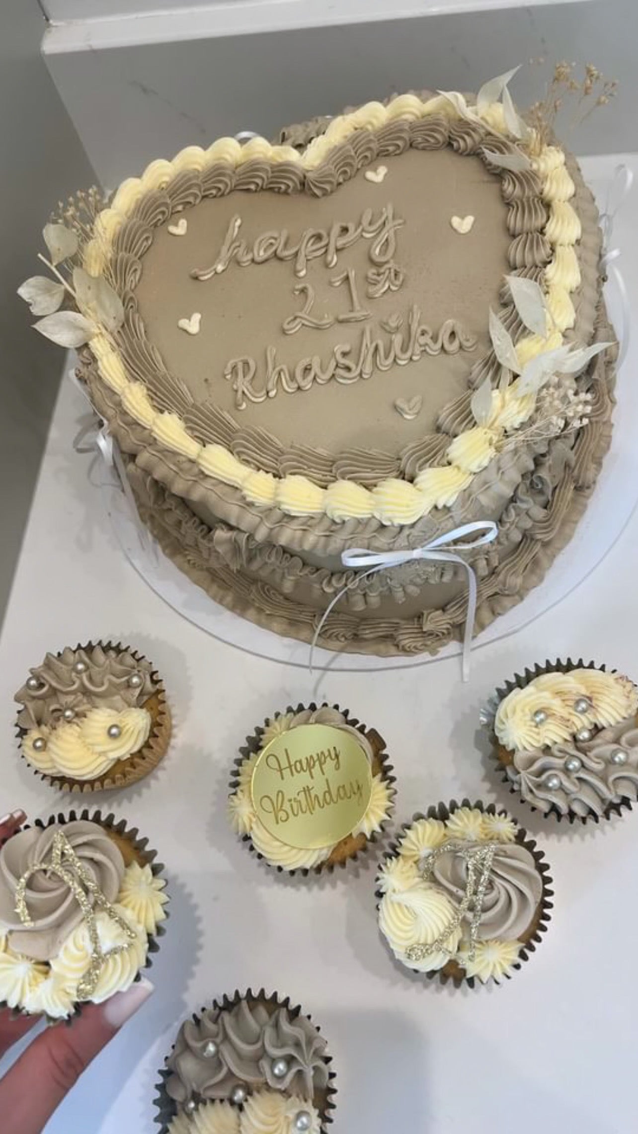 6 Personalised Cupcakes