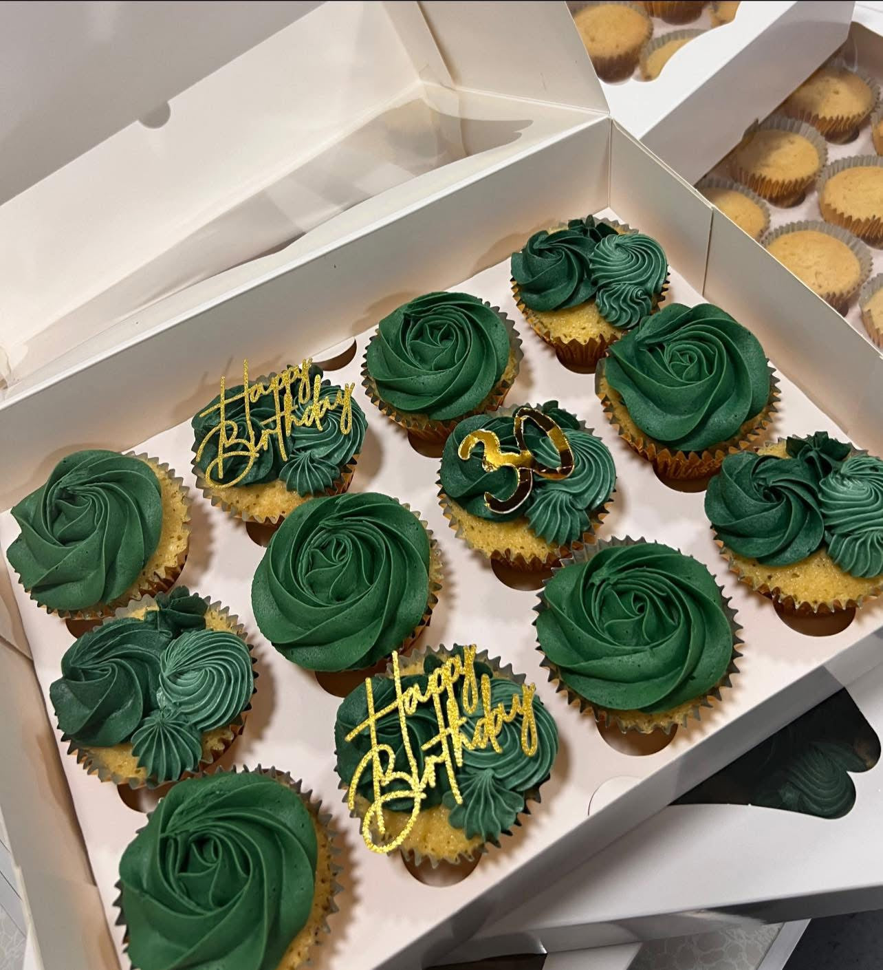 12 Personalised Cupcakes