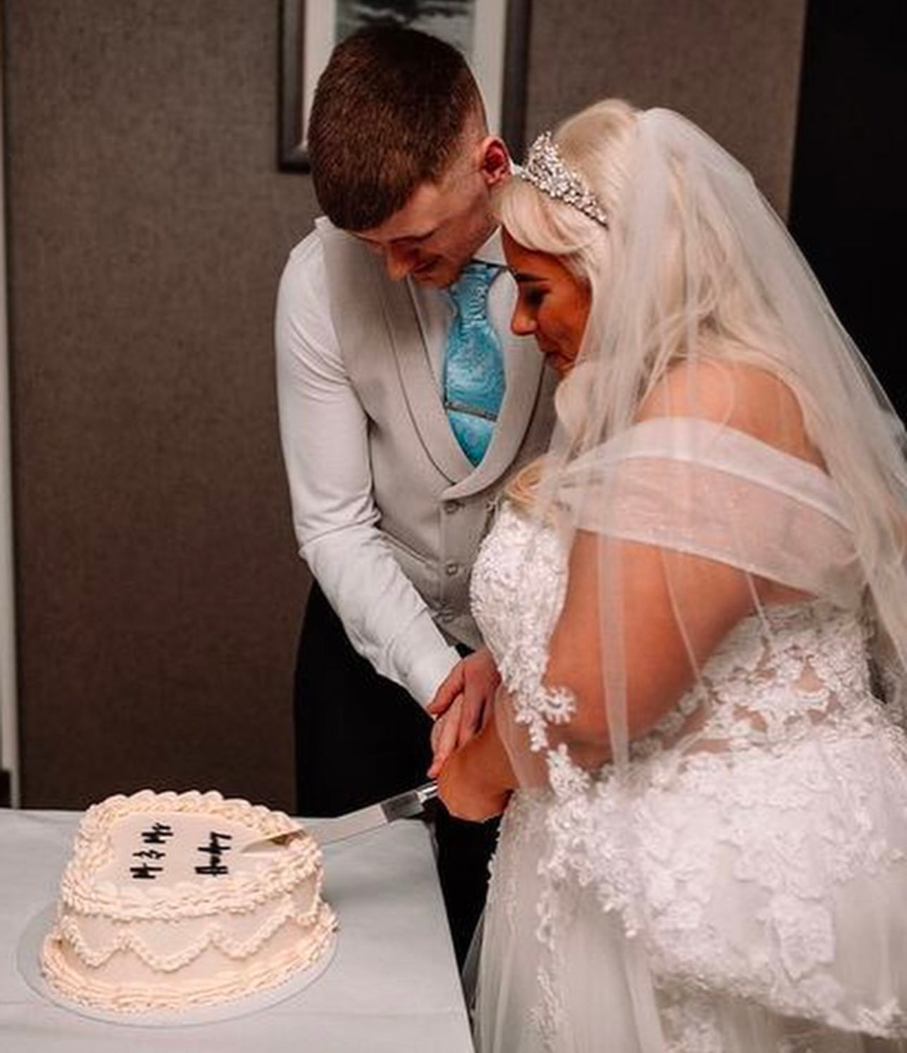 Wedding Lambeth Heart Cake with Acrylic Charm