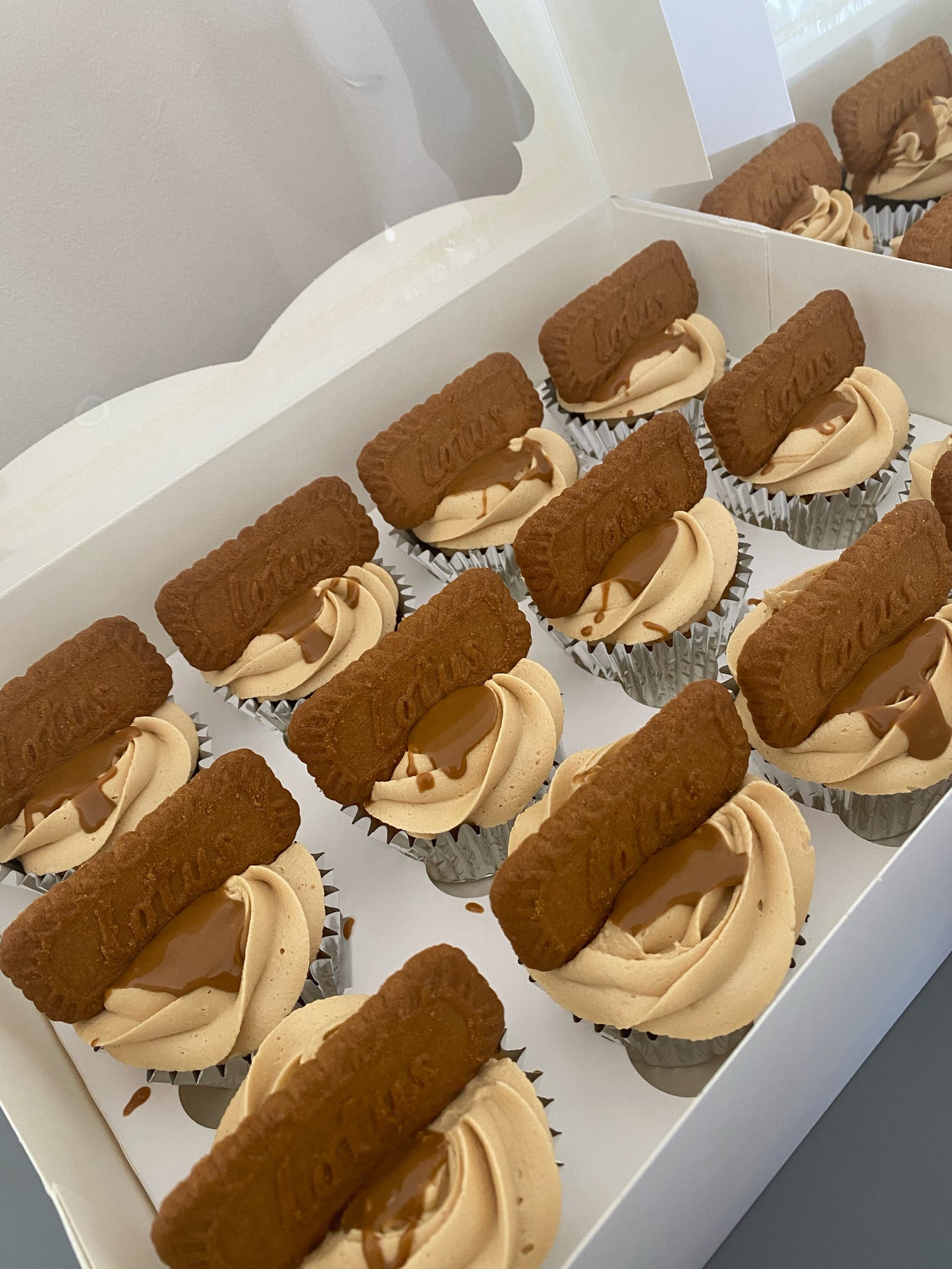 12 Cupcakes with Added Extras