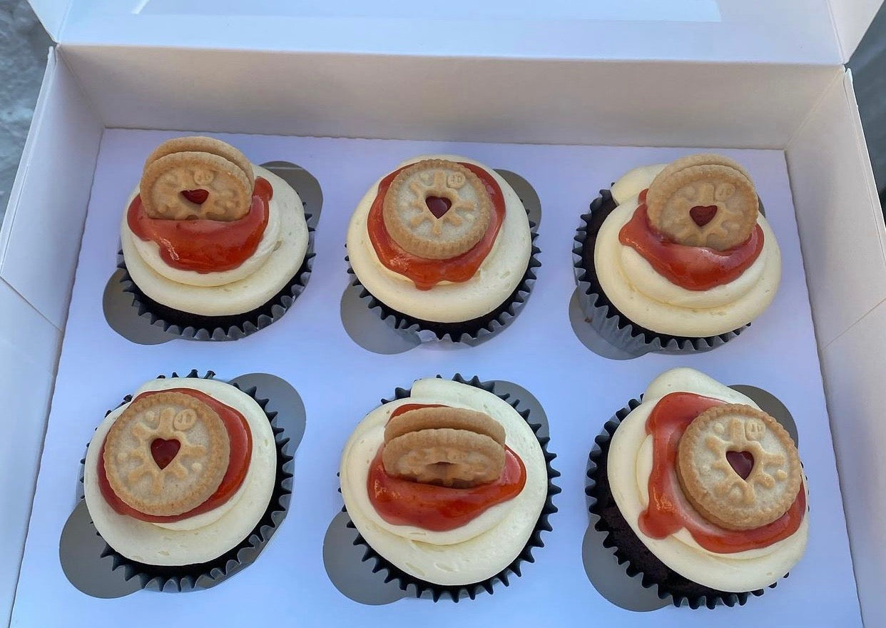 12 Cupcakes with Added Extras