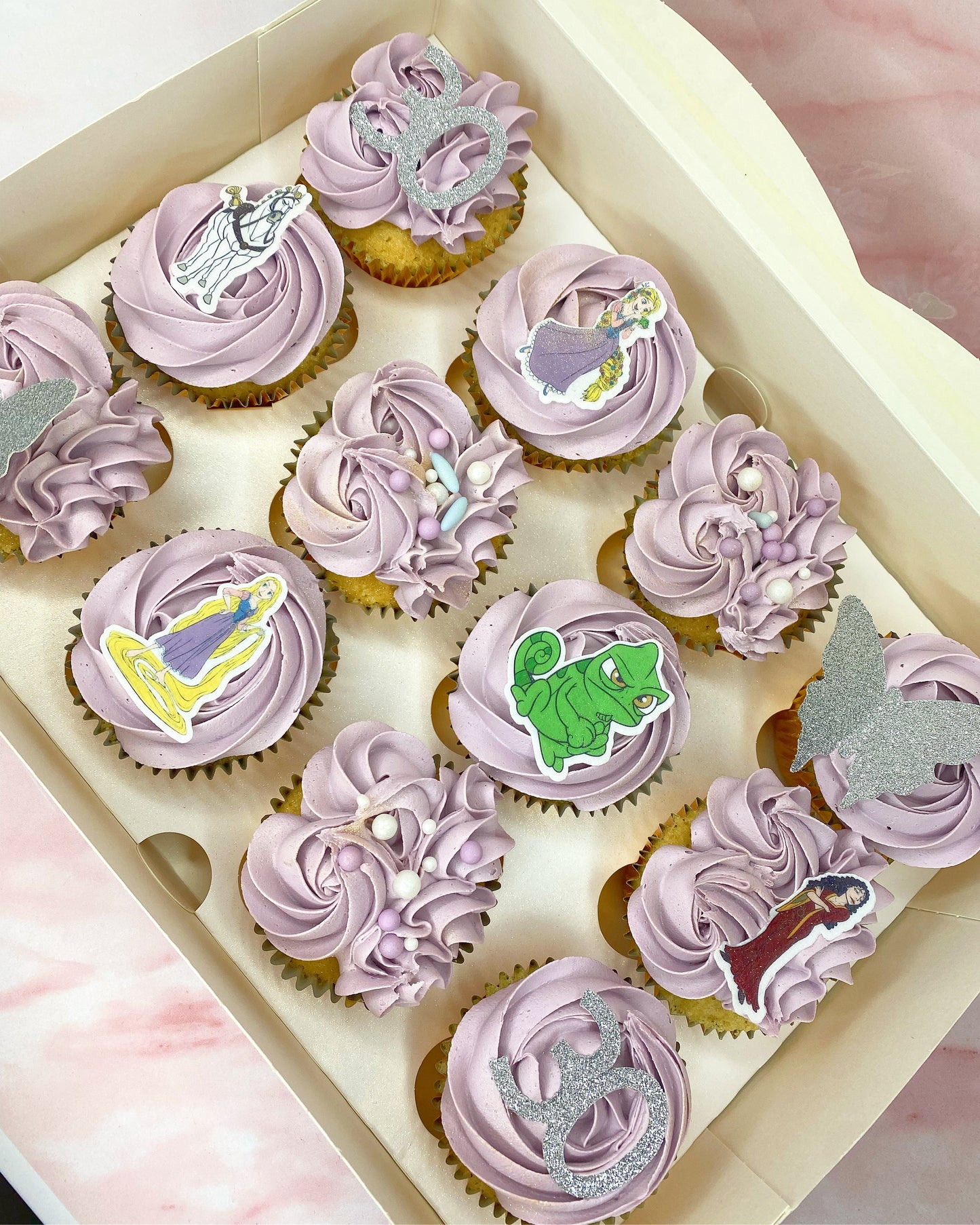 12 Personalised Cupcakes