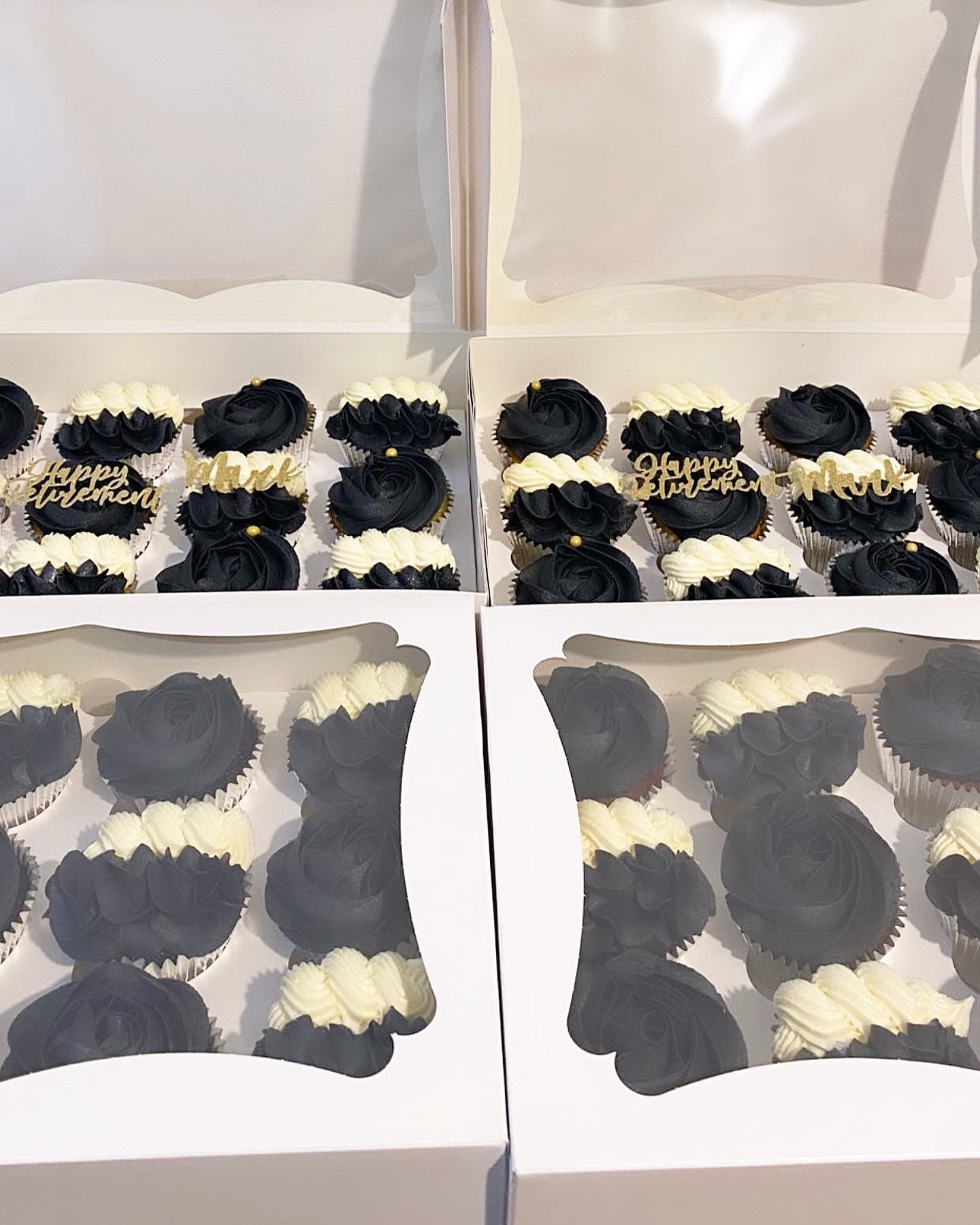 12 Personalised Cupcakes