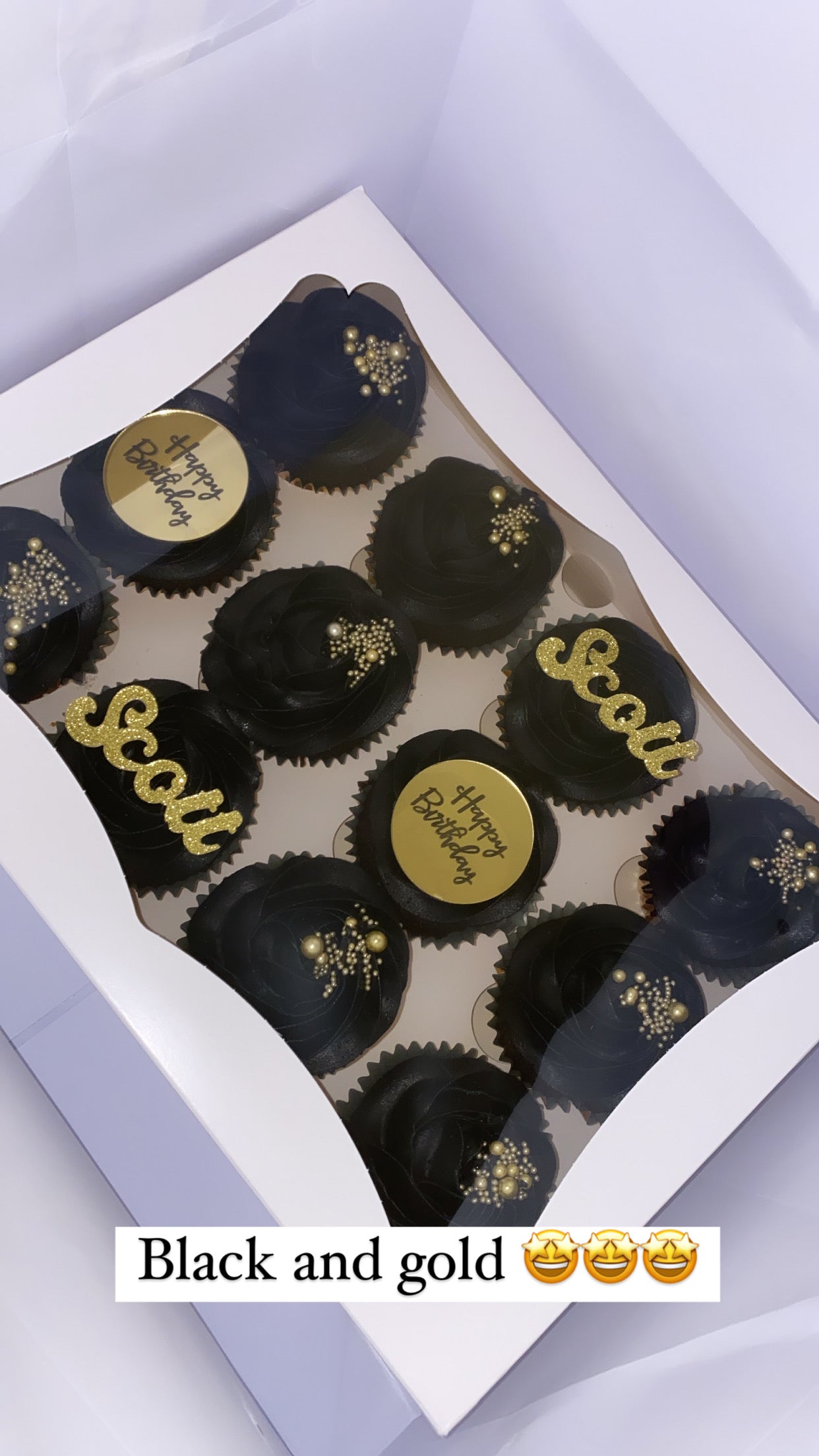 12 Personalised Cupcakes
