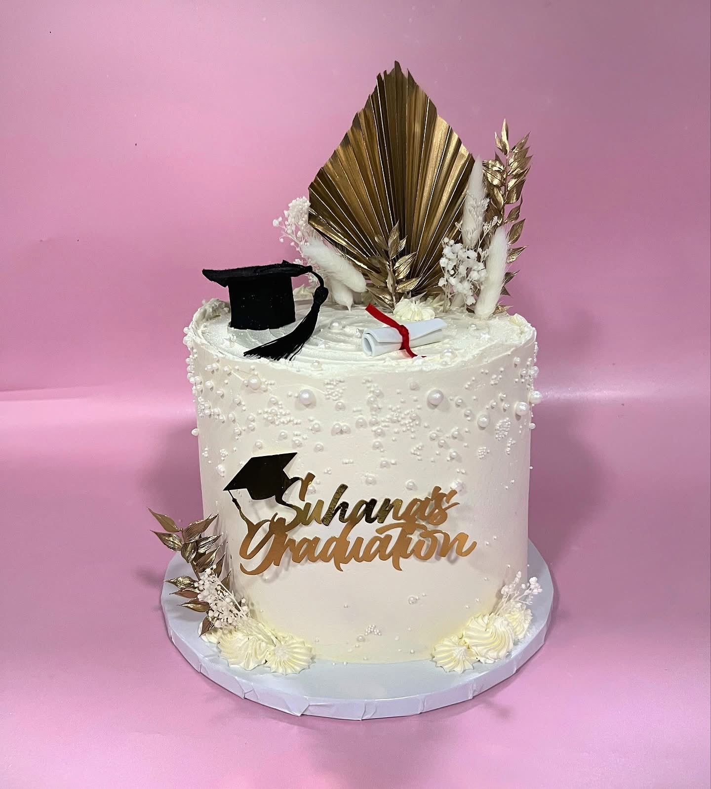 Dried Flowers & Pearls - Graduation Cake
