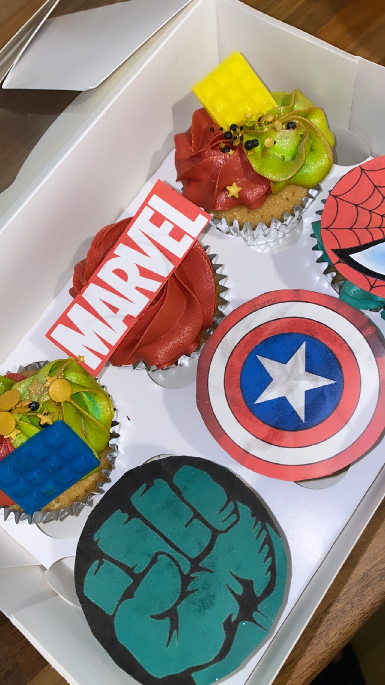 Box of 6 "Themes or Characters" Cupcakes